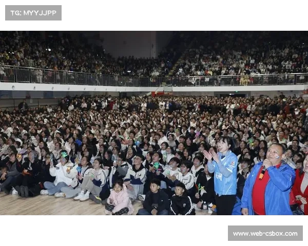 社区足球杯决赛：利物浦草根球队夺冠获奖金